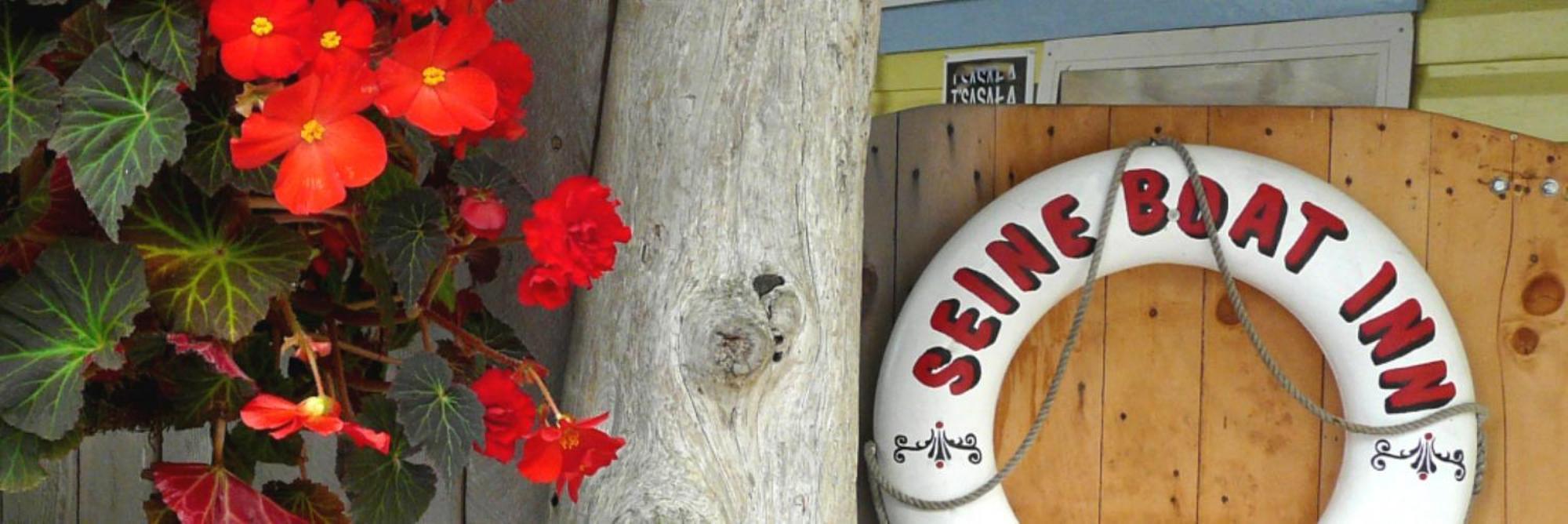 Seine Boat Inn Alert Bay Esterno foto